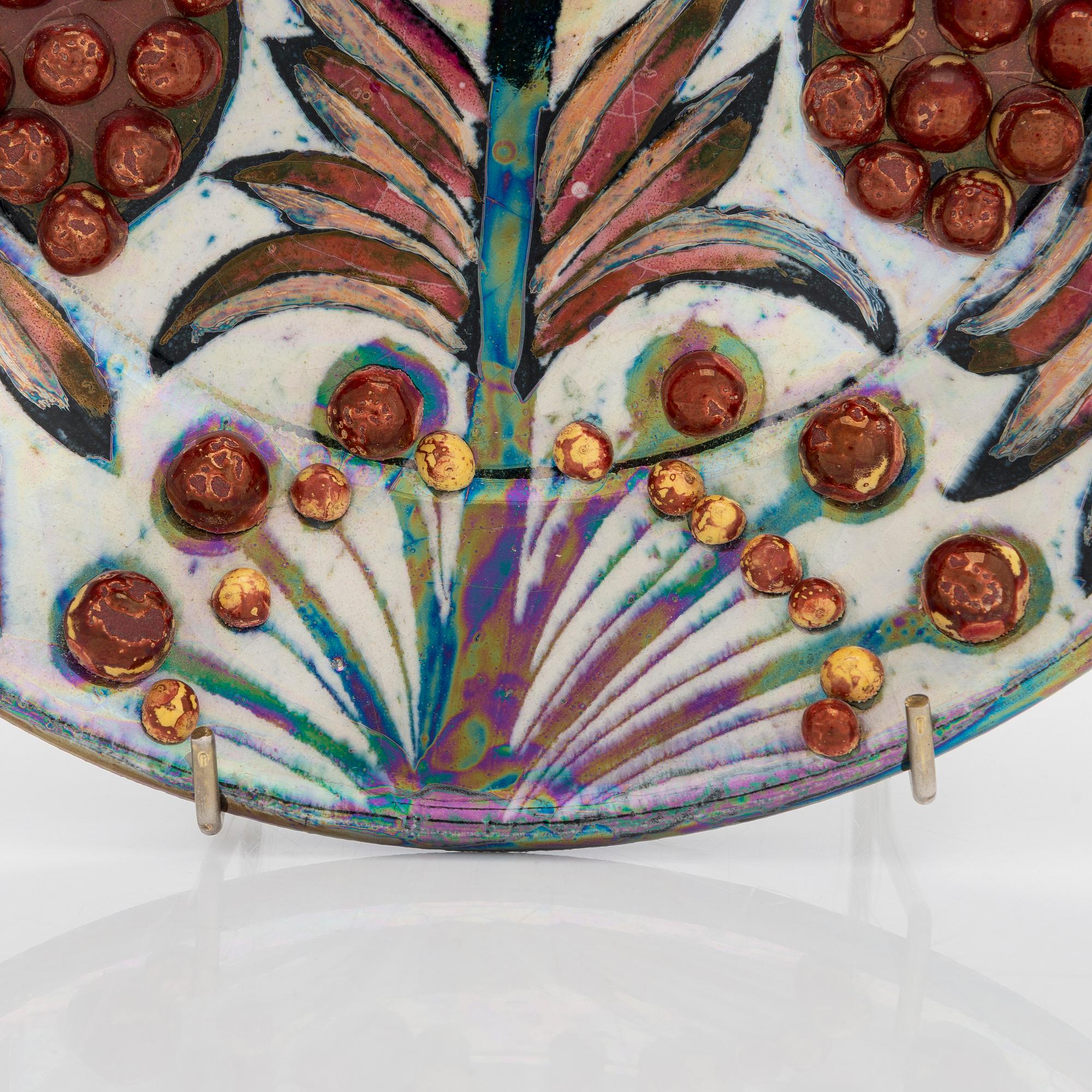 Birger Kaipiainen, a stoneware, decorative plate signed Kaipiainen Arabia.