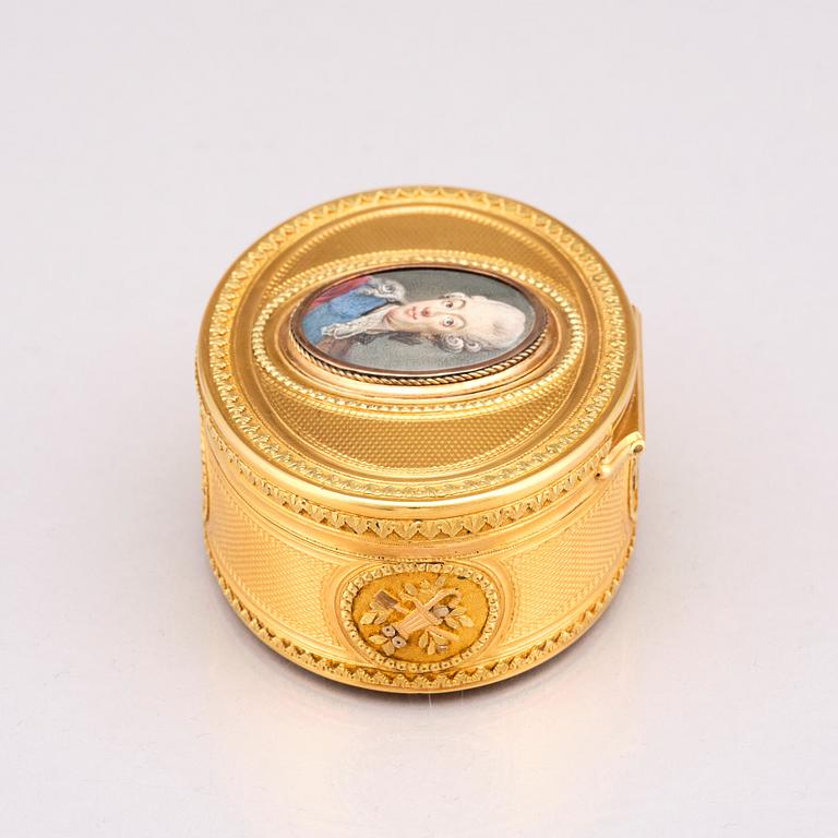 Kunglig presentationsdosa, guld,  Matthieu Philippe, Paris 1776-77, miniatyr med Gustav III av Johan Georg Henrichsen.