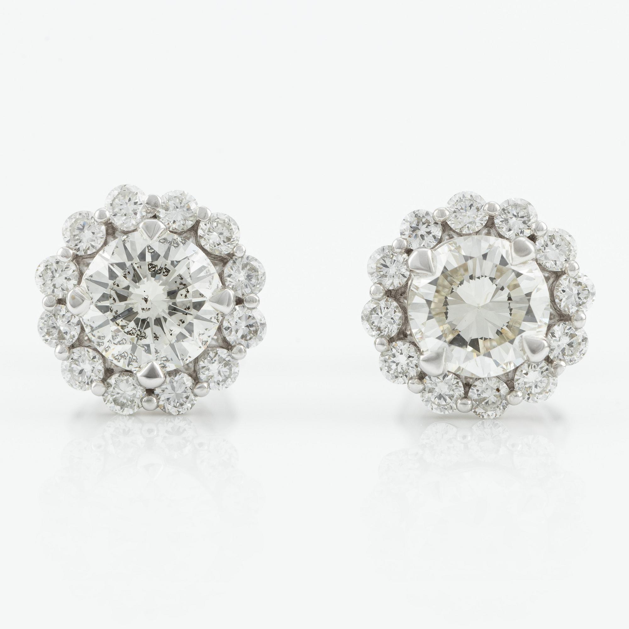 Earrings, with brilliant-cut diamonds.