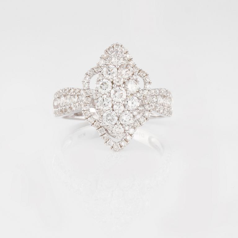 RING, med 99 briljantslipade diamanter, 1.43 ct.