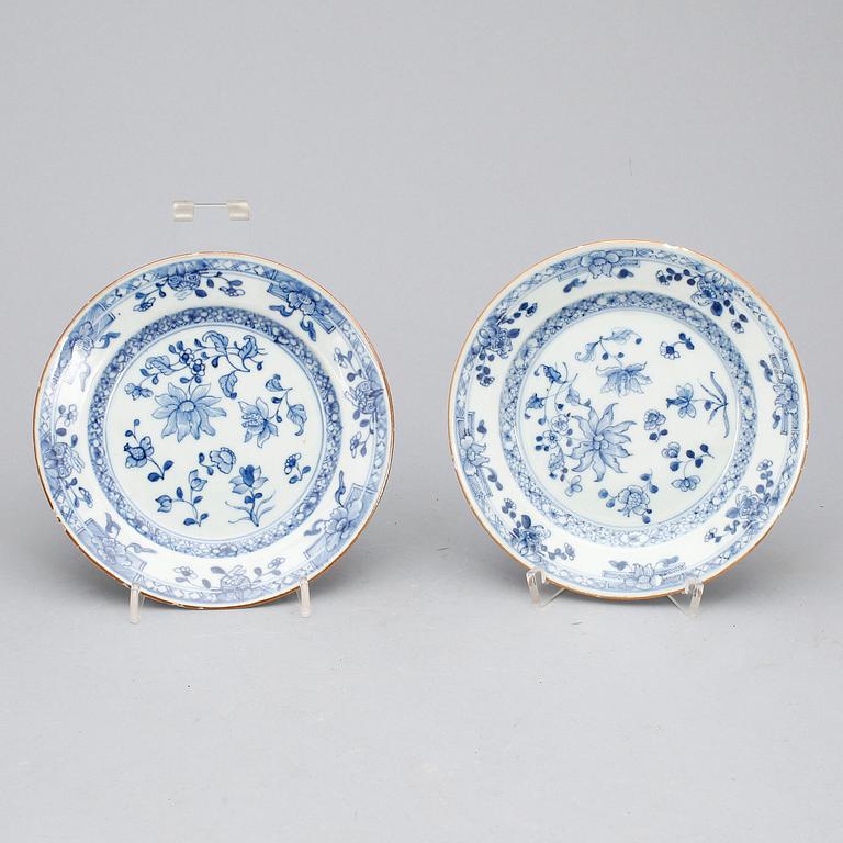 ASSIETTER, 8 st, kompaniporslin, främst Qianlong, 1700-tal.
