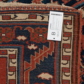 Gallerimatta, antik/semiantik  Västpersisk, ca 321,5  x 91,5-98 cm. (samt kortsidorna med ca 2-3 cm slätväv).