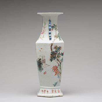 A large Chinese famille rose vase, early 20th Century.