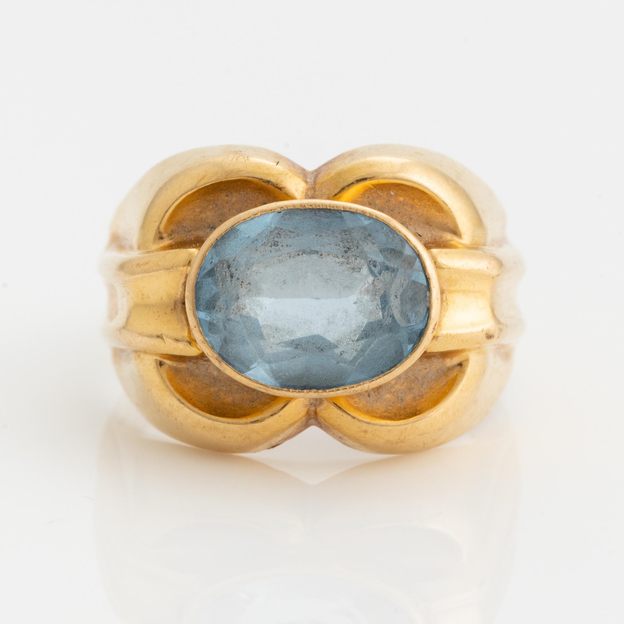 Ring, 18K guld med syntetisk blå spinell.