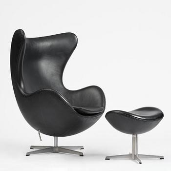 Arne Jacobsen, an "Egg" chair with ottoman, Fritz Hansen, Denmark, 2001.