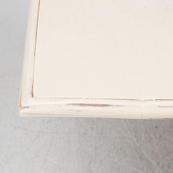 Dining table, from around the year 1900.