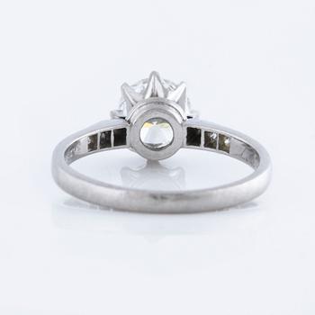 RING, med briljantslipad diamant 1.13 ct, CG Hallberg, Stockholm, 1958.