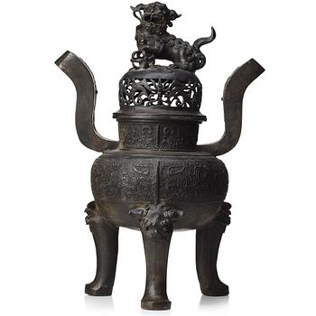 581. A large bronze censer with cover, presumably late Ming dynasty (1368-1644).