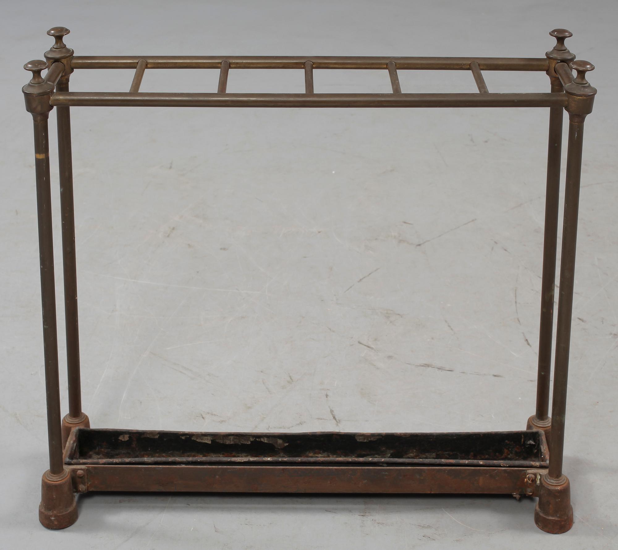 PARAPLYSTÄLL, 1900-talets första hälft.