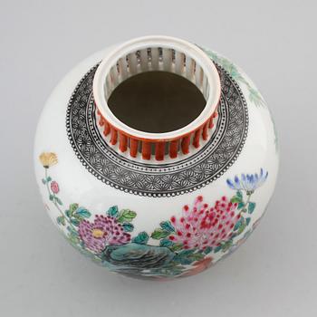VAS, porslin, Kina, 1900-/2000-tal.