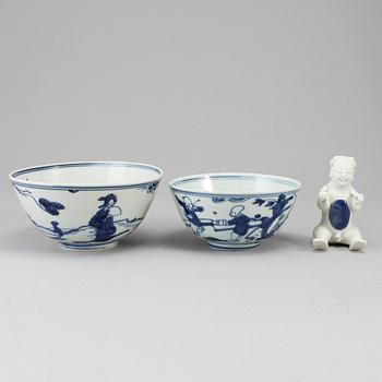 A set of two blue and white bowls and a figurine, Ming dynasty and Qing dynasty, 17th Century.