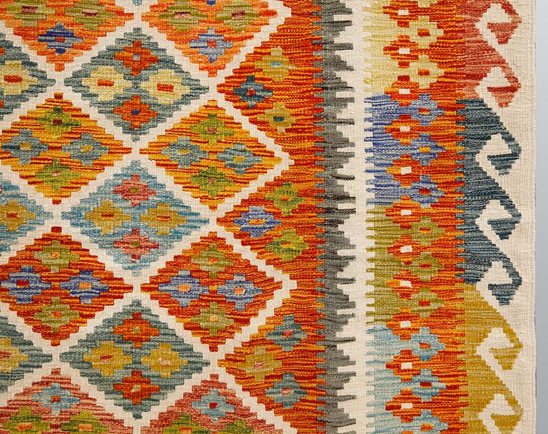 A kilim carpet, ca 306 x 203 cm.