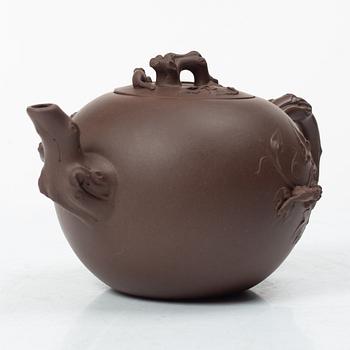 Två tekannor, yixing, Kina, tidigt 1980-tal.