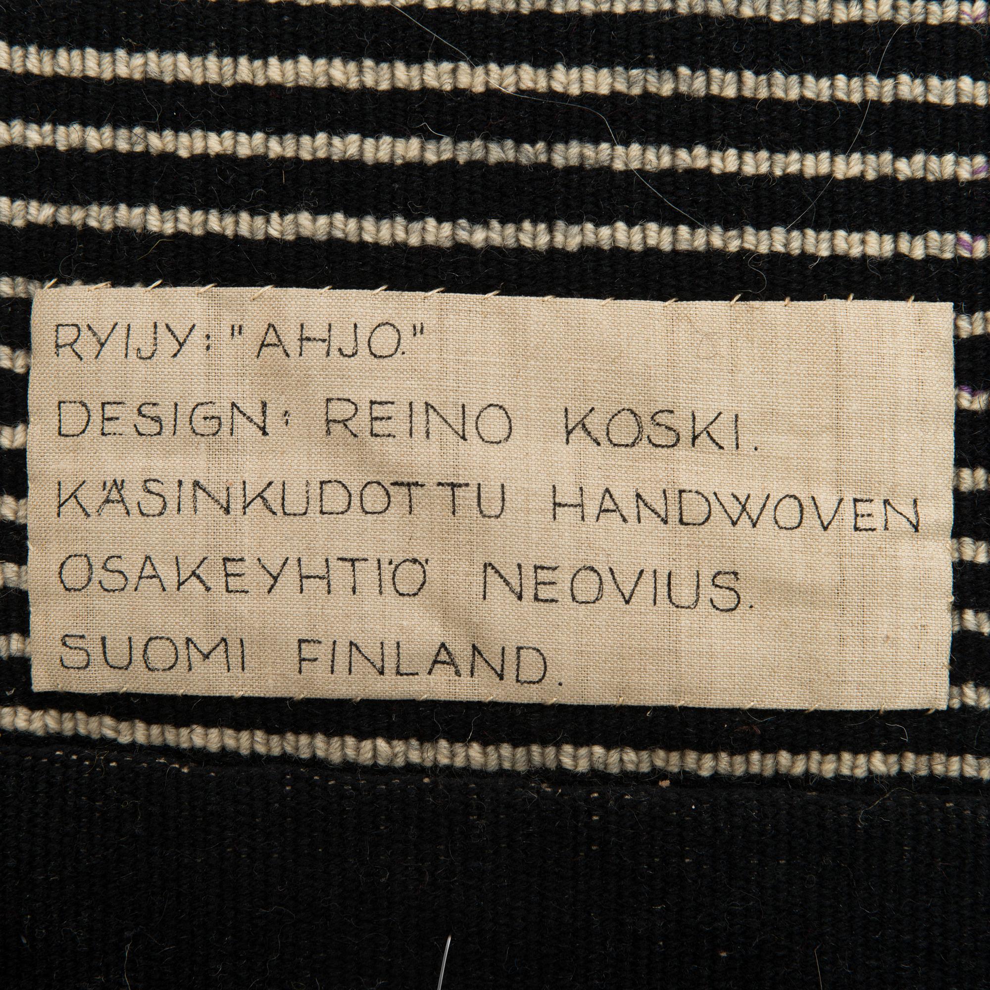 Reino Koski, a Finnish long pile rug for Neovius. Circa 160 x 125 cm.