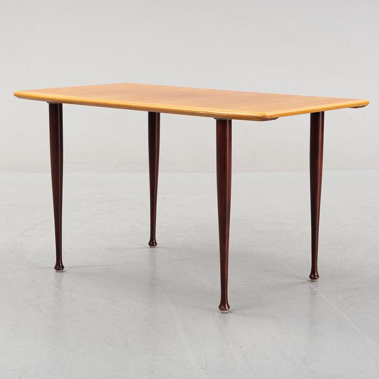 A teak veneered coffee table, 1950's/1960's.