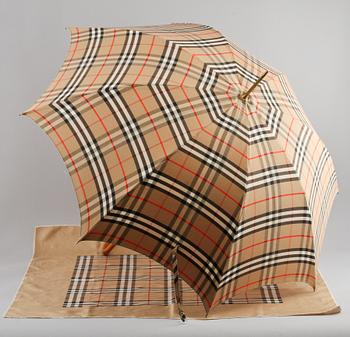 SCARF och PARAPLY, Burberry.