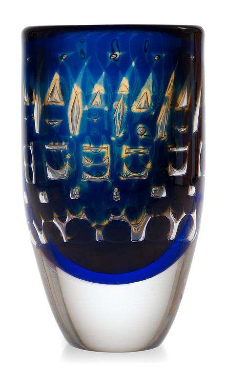 An Ingeborg Lundin 'ariel' glass vase, Orrefors 1972.