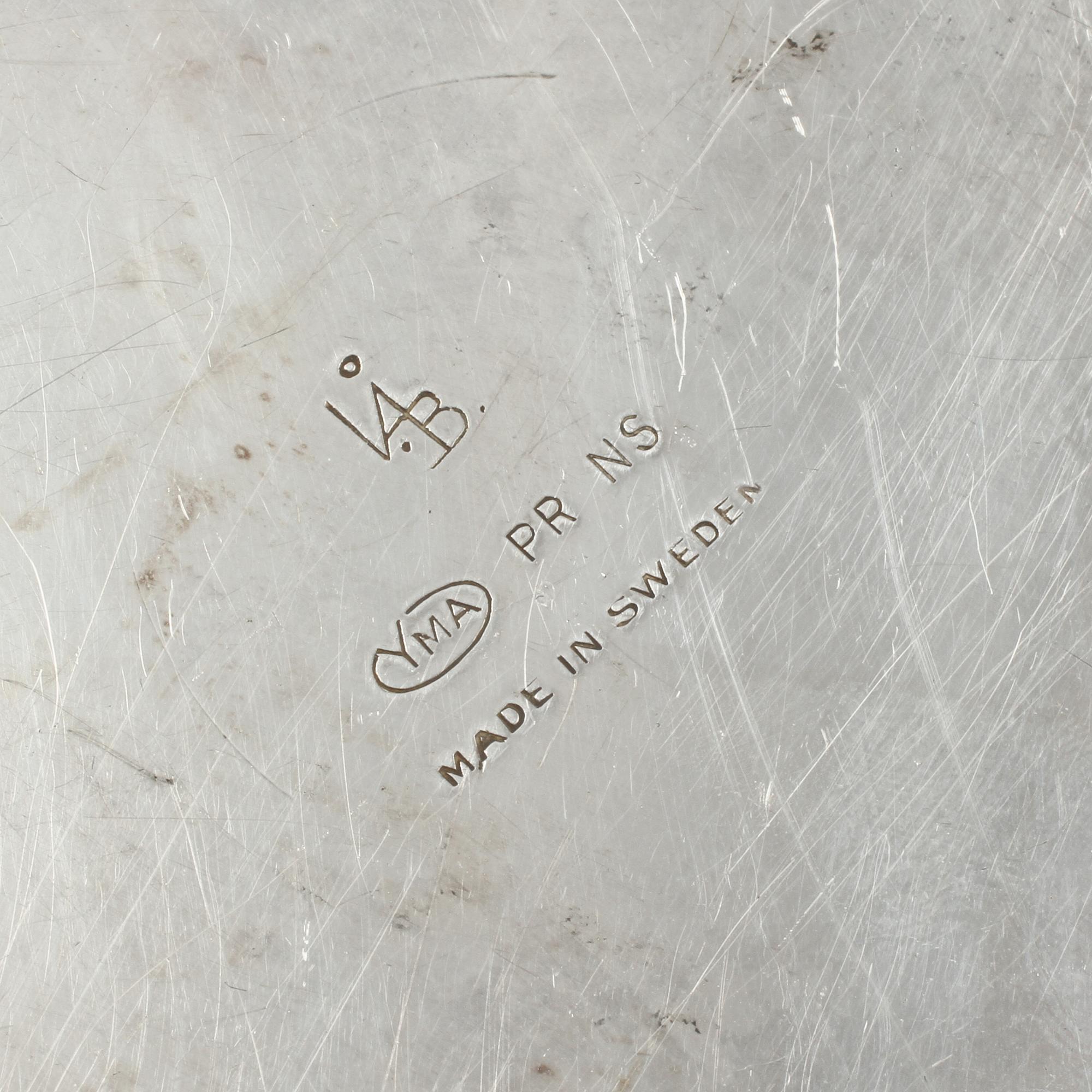 LJUSSTAKAR, ett par, nysilver, "Lilja", Ivar Ålenius Björk, 1900-talets andra hälft.