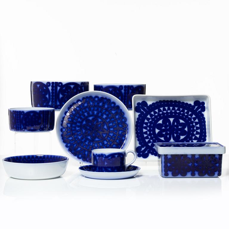 Stig Lindberg, a 39-piece 'Blå husar' creamware dinner service, Gustavsberg.
