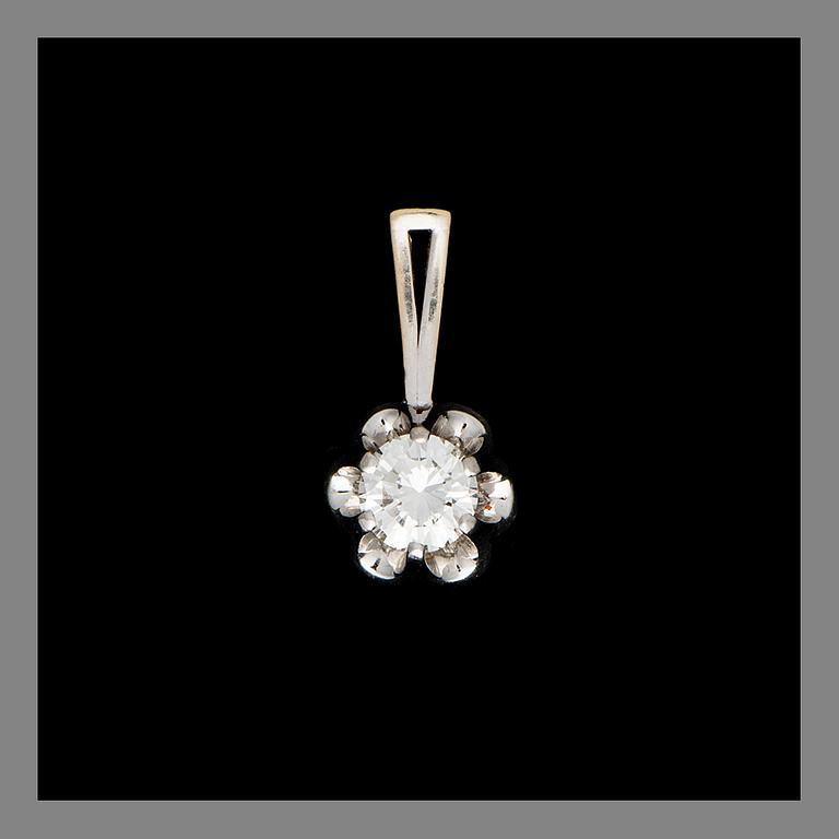 A PENDANT, 18K white gold, brilliant cut diamond c. 1.05 ct. H. Lahtinen Helsinki 1975. Weight 3,7 g.