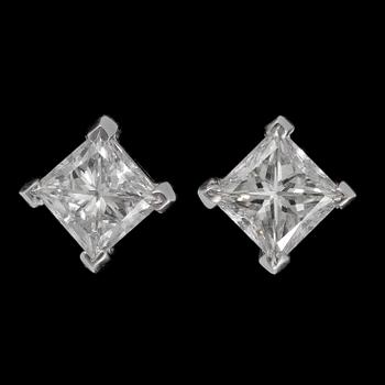 1261. ÖRHÄNGEN, princessslipade diamanter, tot. 1.46 ct.