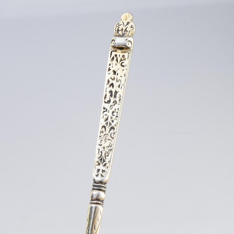 Sked, förgyllt silver, möjligen av Simon Lockert (Stockholm 1655-).