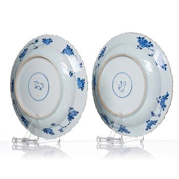 Fat, ett par, porslin. Kina, Qingdynastin, Kangxi (1662-1722).