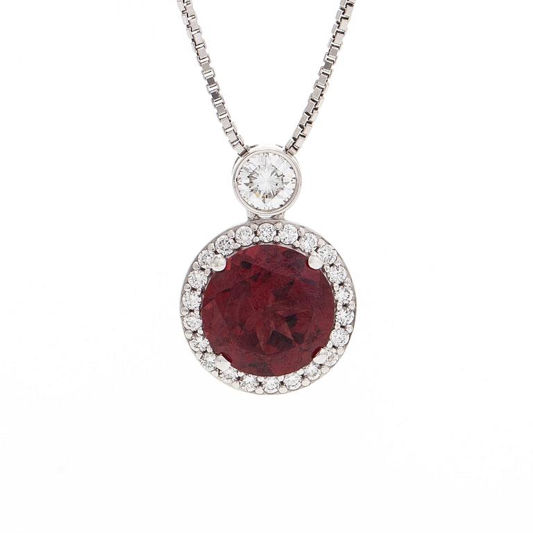 Kaulakoru, 18K valkokultaa, fasettihiottu granaatti ja timantteja.