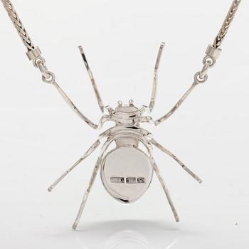 A sterling silver necklace "Spider" with dichroich glass. Ru Runeberg 2019.
