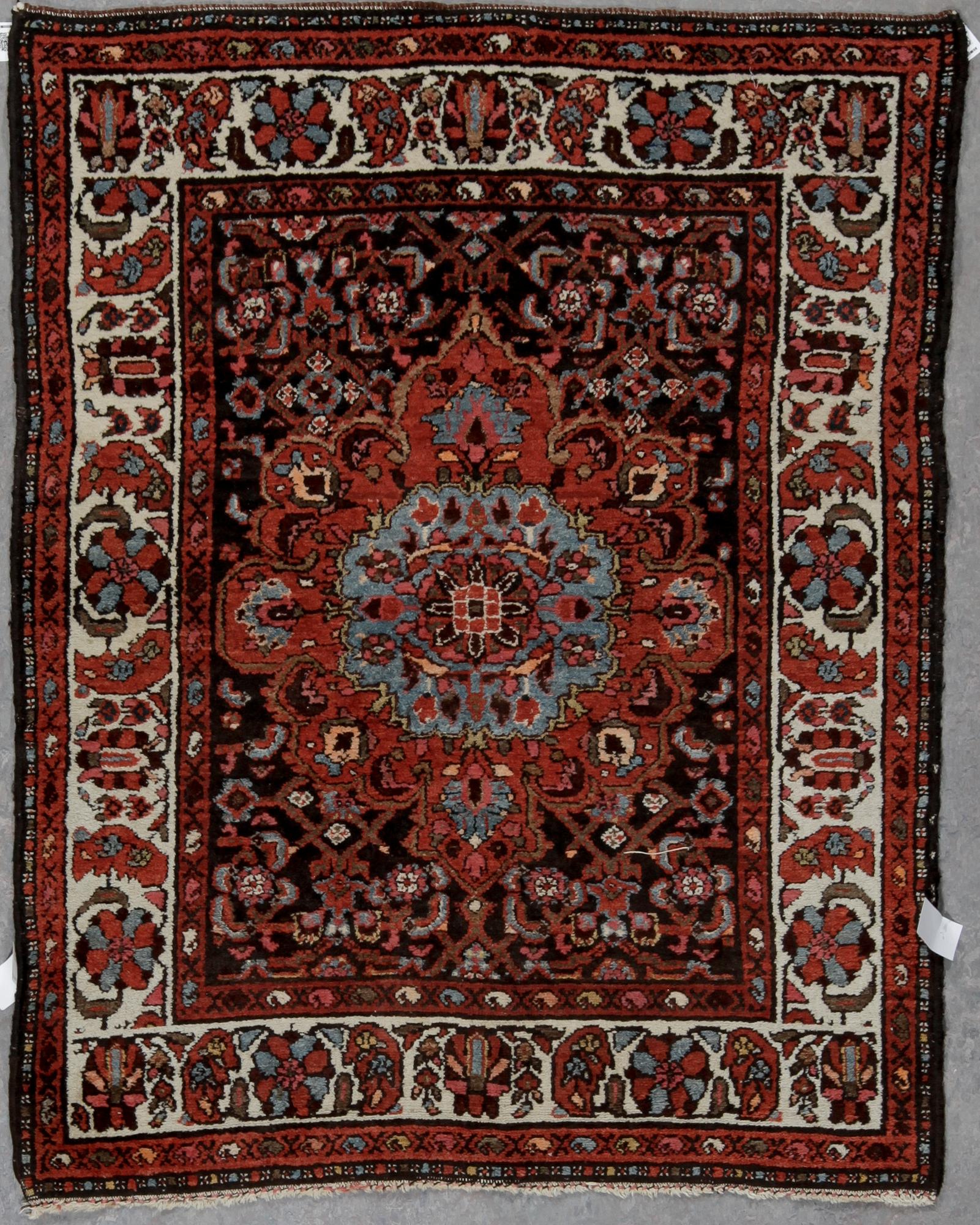 MATTA, old Persisk. Ca 140,5 x 112 cm.