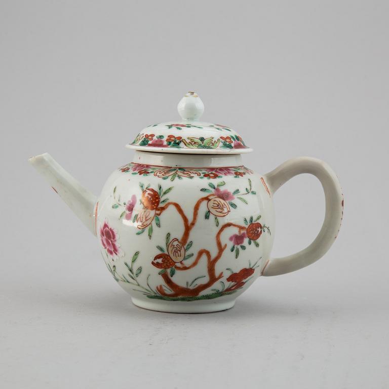 Tekanna med lock, kompaniporslin. Qingdynastin, Qianlong (1736-95).