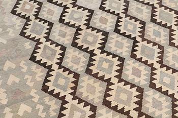 MATTA, Kelim, ca 363 x 182 cm.