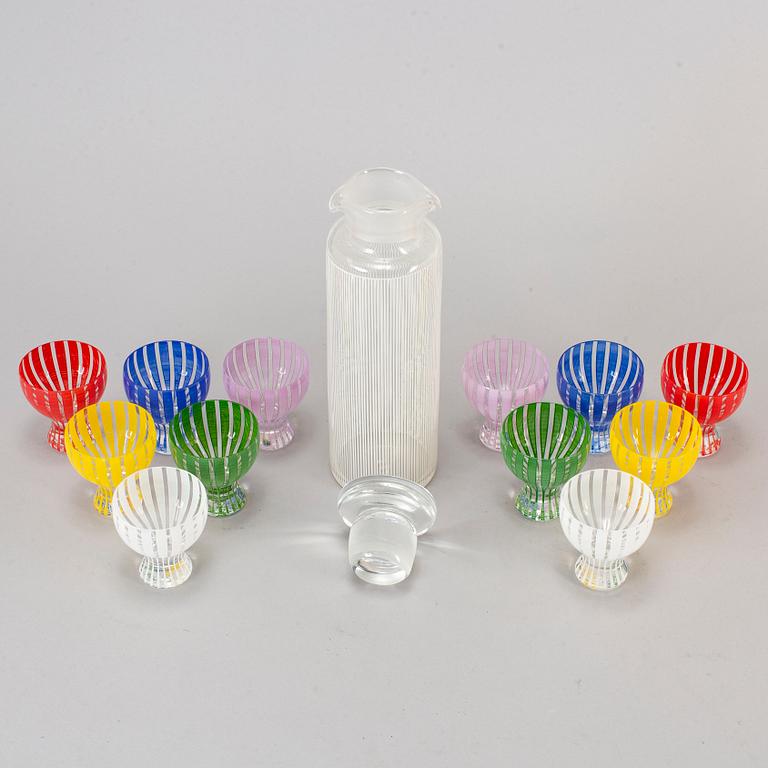 BENGT ORUP, glas samt karaff, 13 delar, "Strikt", Johansfors, 1950-tal.