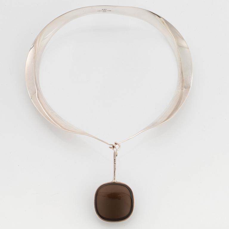 Vivianna Torun Bülow-Hübe, a sterling silver collier, design nr 160, the pendant nr 132 with a smoke coloured qvartz, Georg Jensen, Copenhagen,