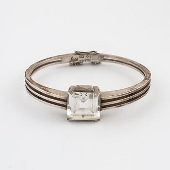 ATELJÉ STIGBERT, Stockholm, 1944, a faceted rock crystal bangle.