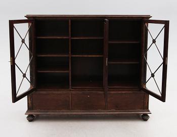 BOKSKÅP, 1900-talets första hälft.