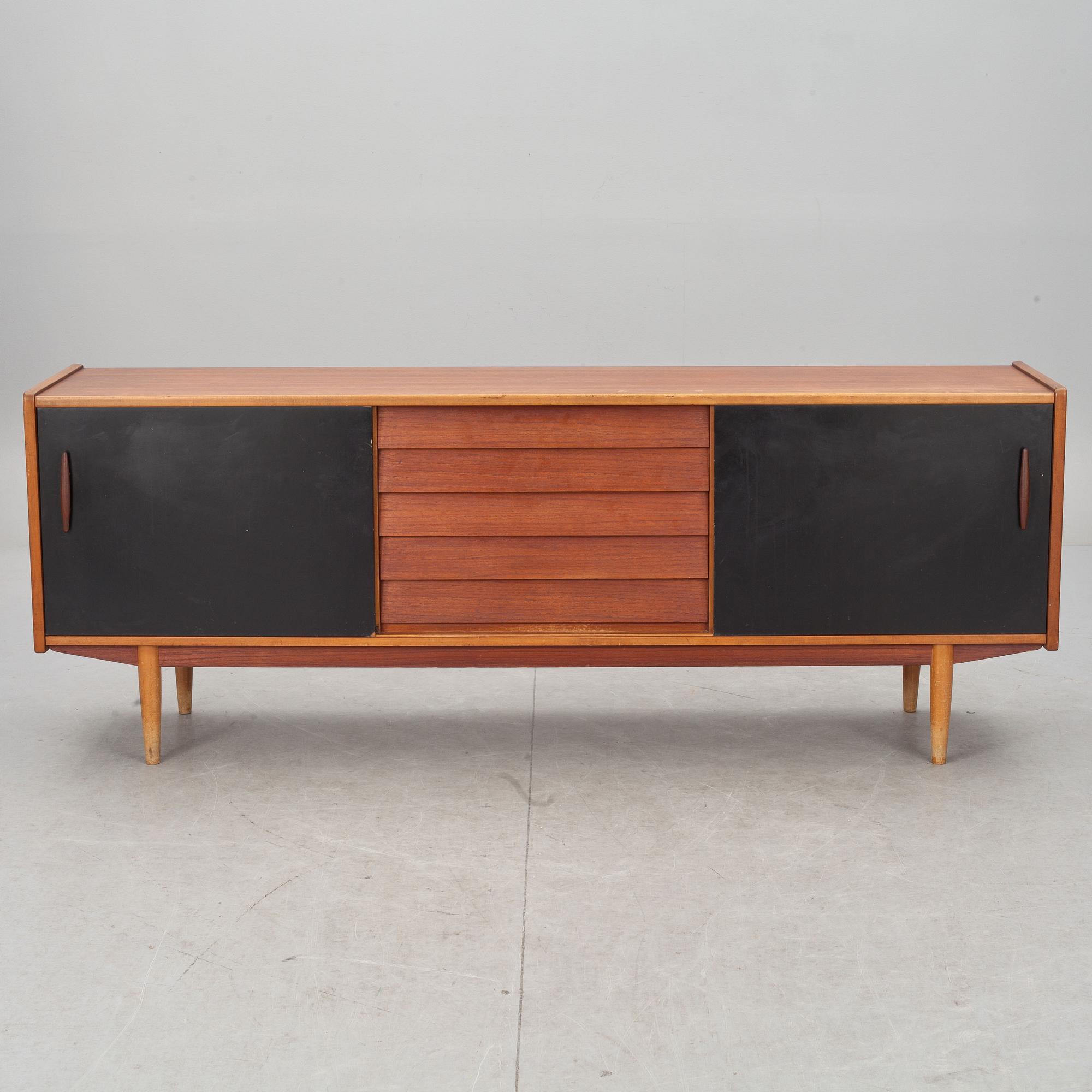 SIDEBOARD, "Trio", Nils Jonsson, Troeds, 1900-talets andra hälft.