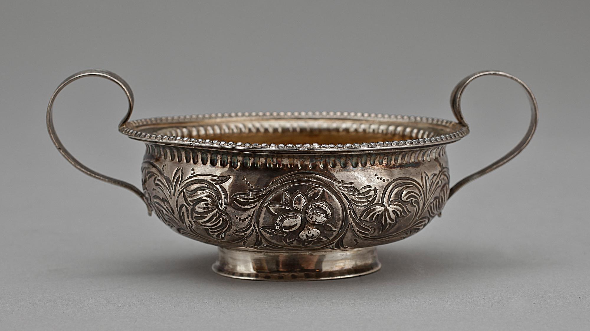 SKÅL, silver, otydlig mästarstämpel, 1783-84, London. Vikt ca 75g.