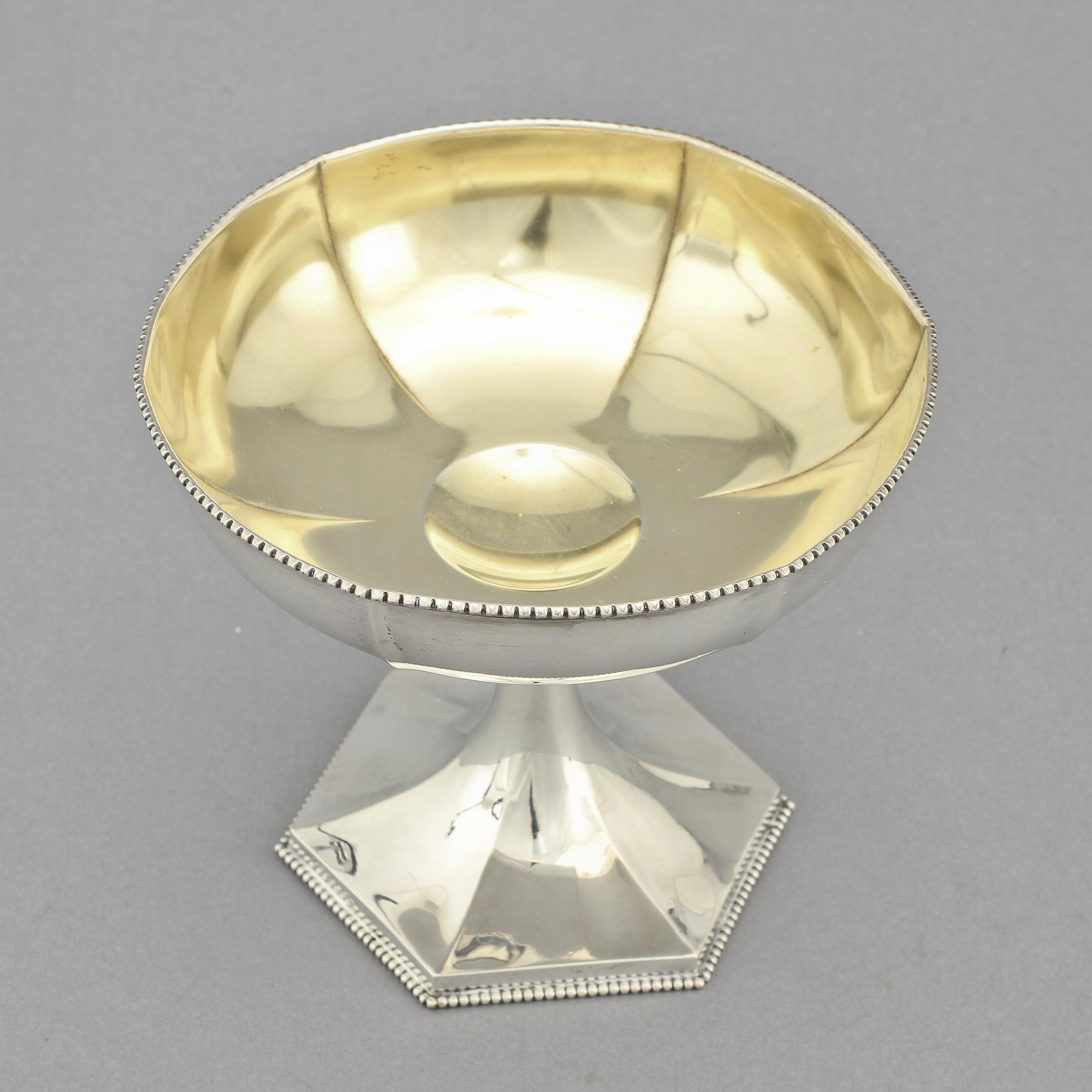 SKÅL PÅ FOT, silver, Wilhelm Binder, Schwäbisch Gmünd, Tyskland, importstämplad, Stockholm, 1917. Vikt 162 g.
