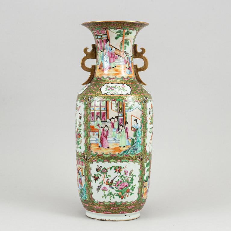 A large famille rose Canton vase, late Qing dynasty.