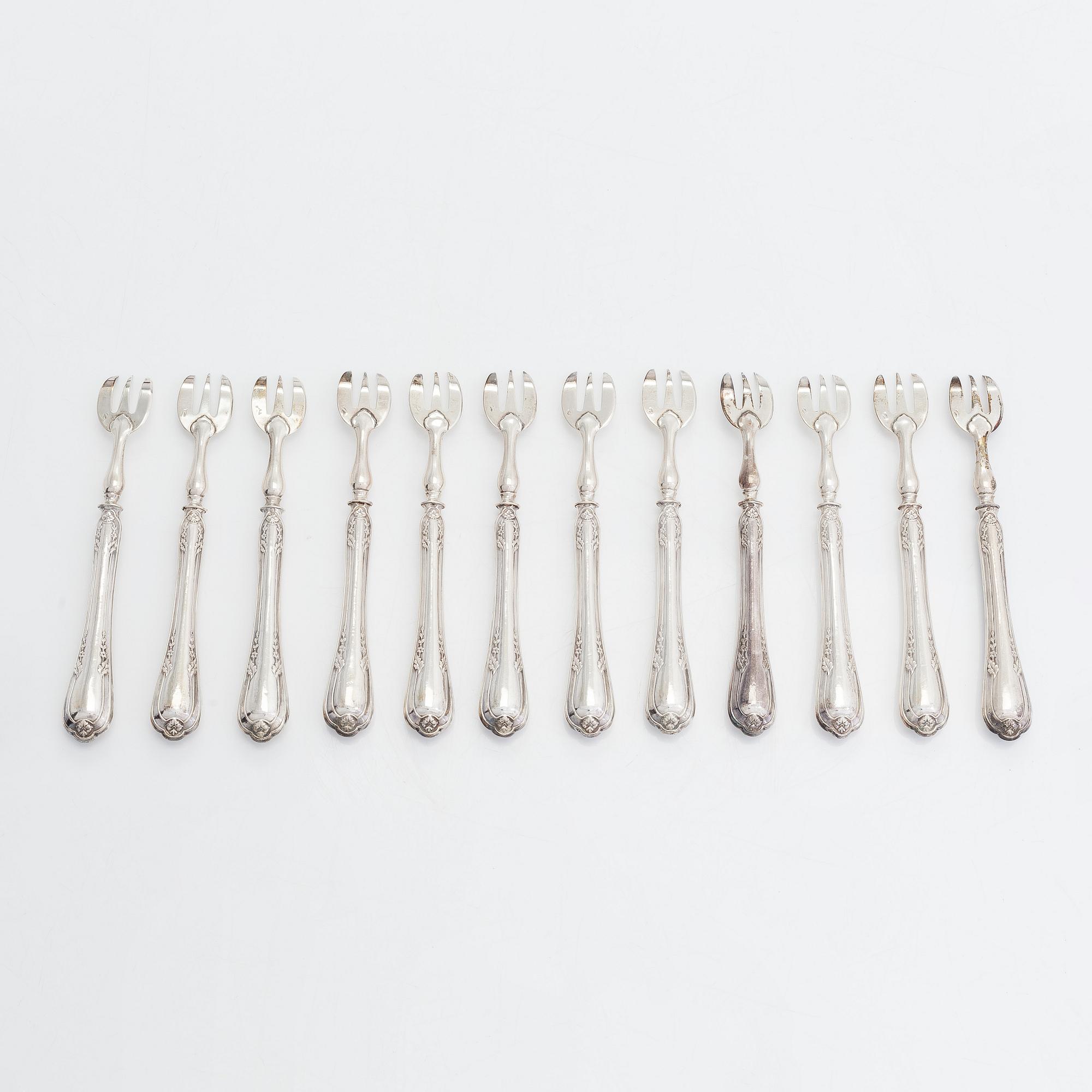 Ostrongafflar, 12 st, silver, stämplade PDR med stjärna, fransk exportstämpel.