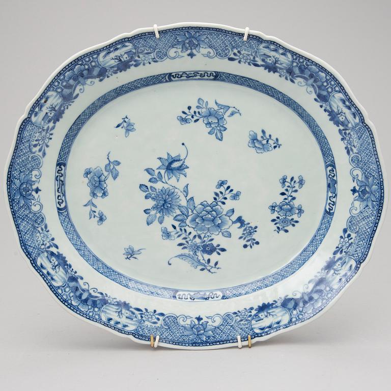 STEKFAT, porslin, Kina, Qianlong 1736-1795.