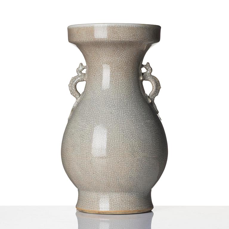 Vas, ge-glasyr. Qingdynastin, 1800-tal.