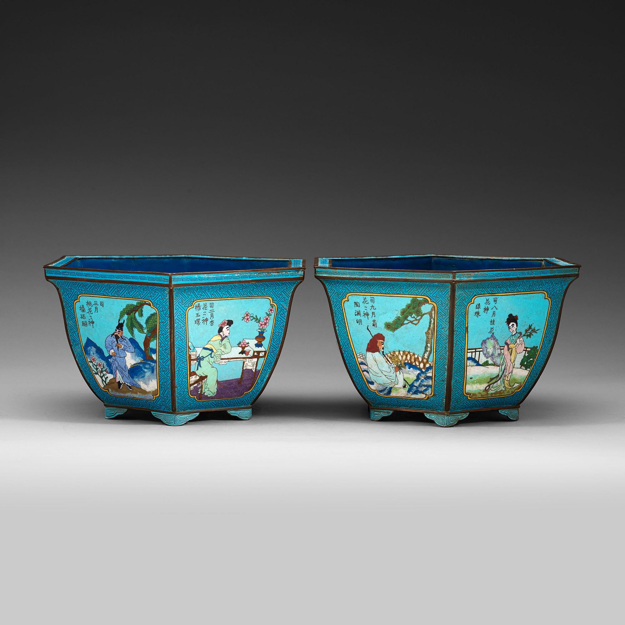 A pair of Chinese cloisonné flower pots, 1900-tal.