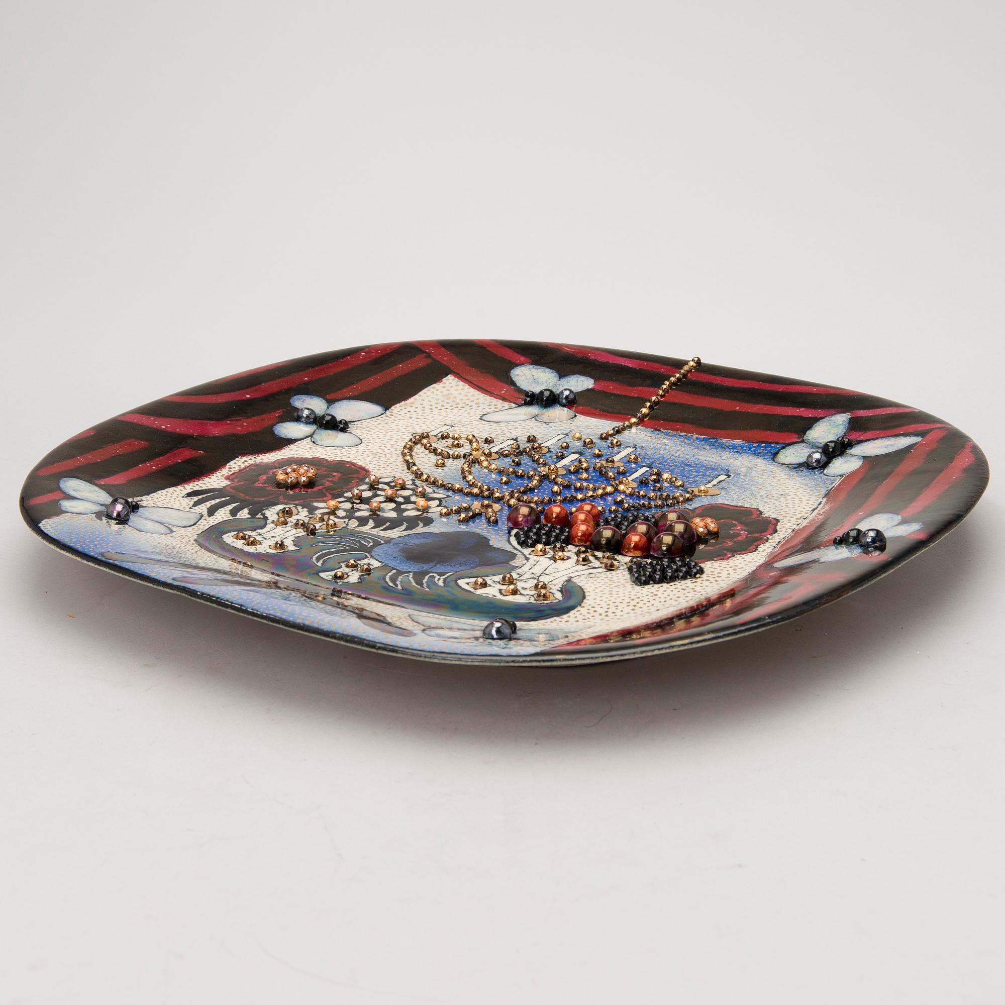 Birger Kaipiainen, A stoneware decorative dish signed Kaipiainen, Arabia.