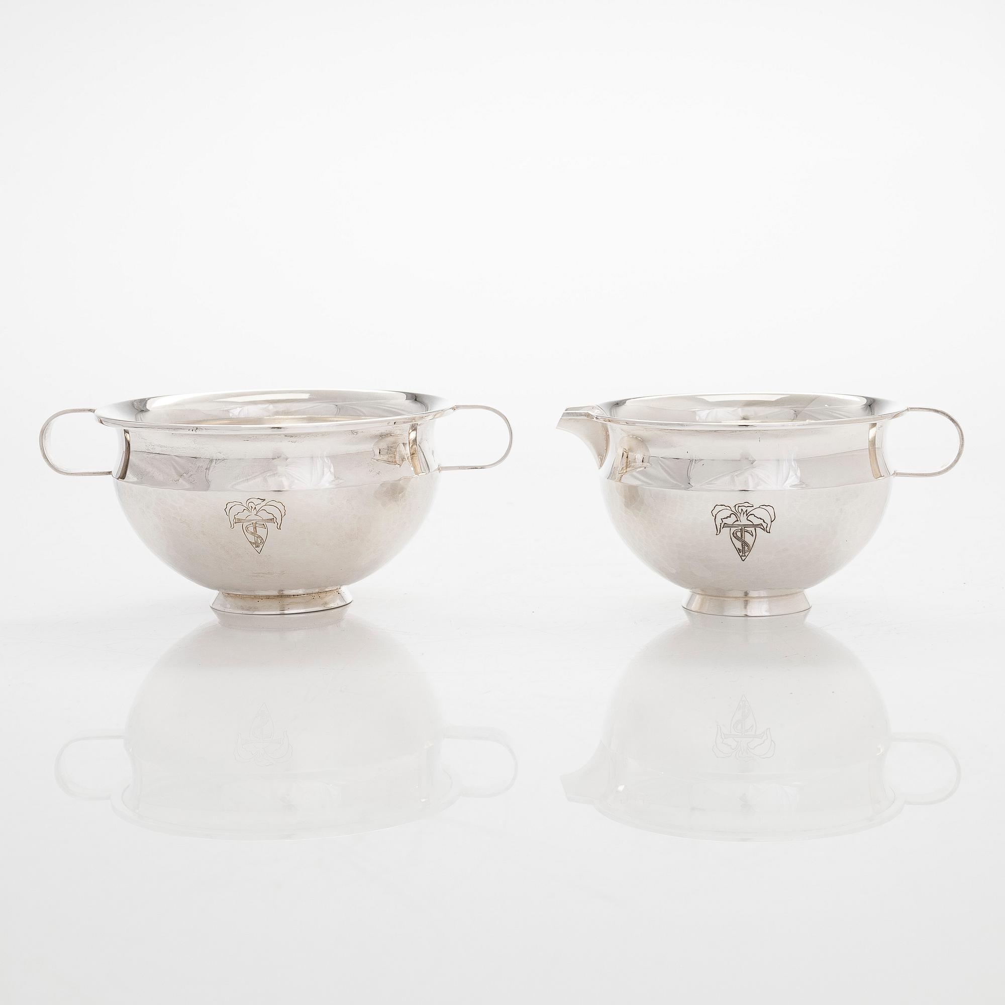 Tapio Wirkkala, a silver sugar bowl and cream jug, Kultakeskus, Hämeenlinna 1977 and 1985.