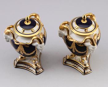 LOCKURNOR, 2 st, porslin, Royal Dux, 1900-talets mitt.