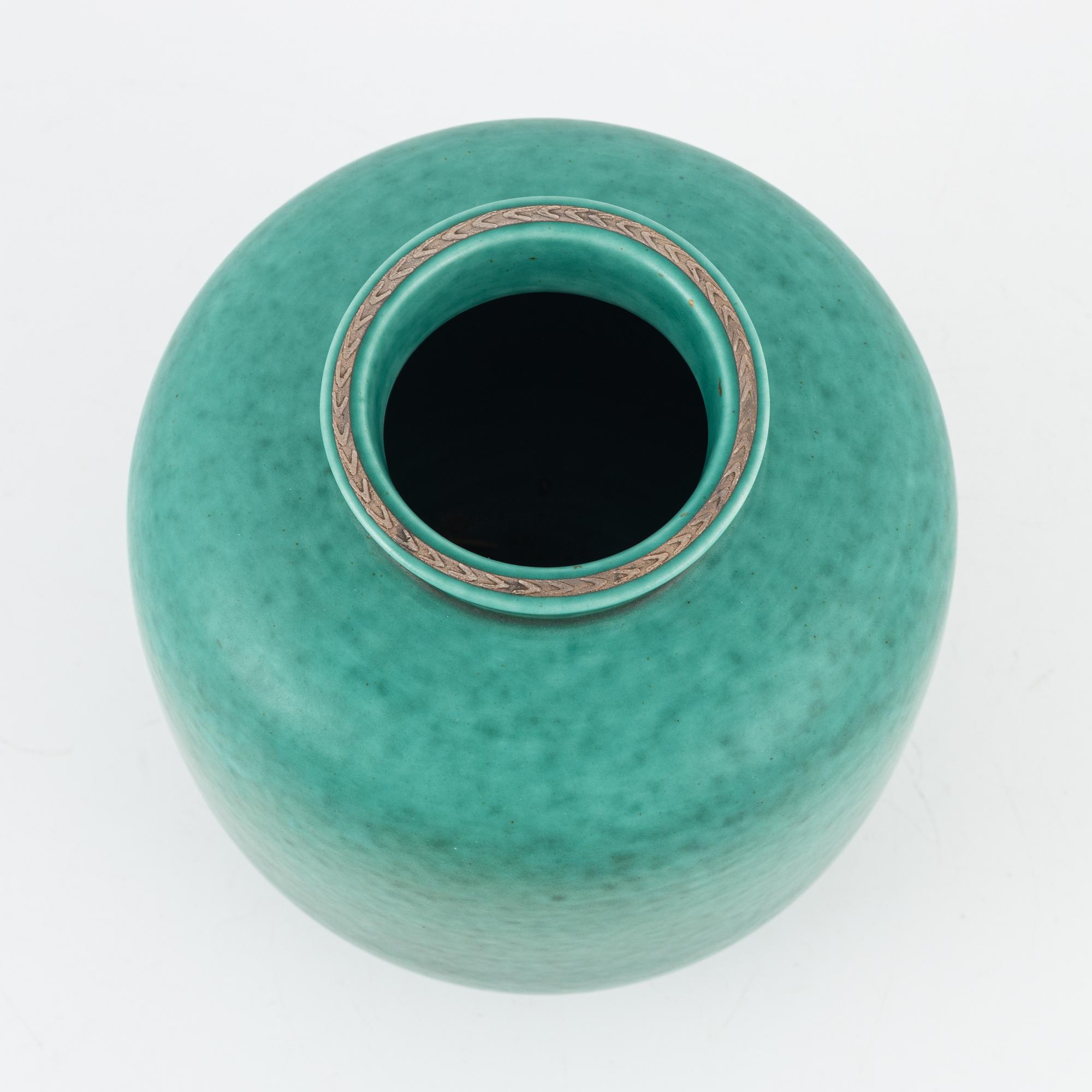 Wilhelm Kåge, vase, stoneware, "Argenta", Gustavsberg, Sweden.