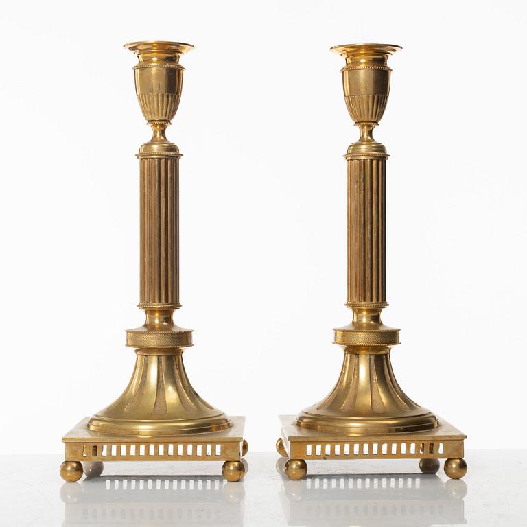 Ljusstakar, ett par, mässing, modell nr 71, Skultuna Messingsbruk, 1900-talets första hälft.