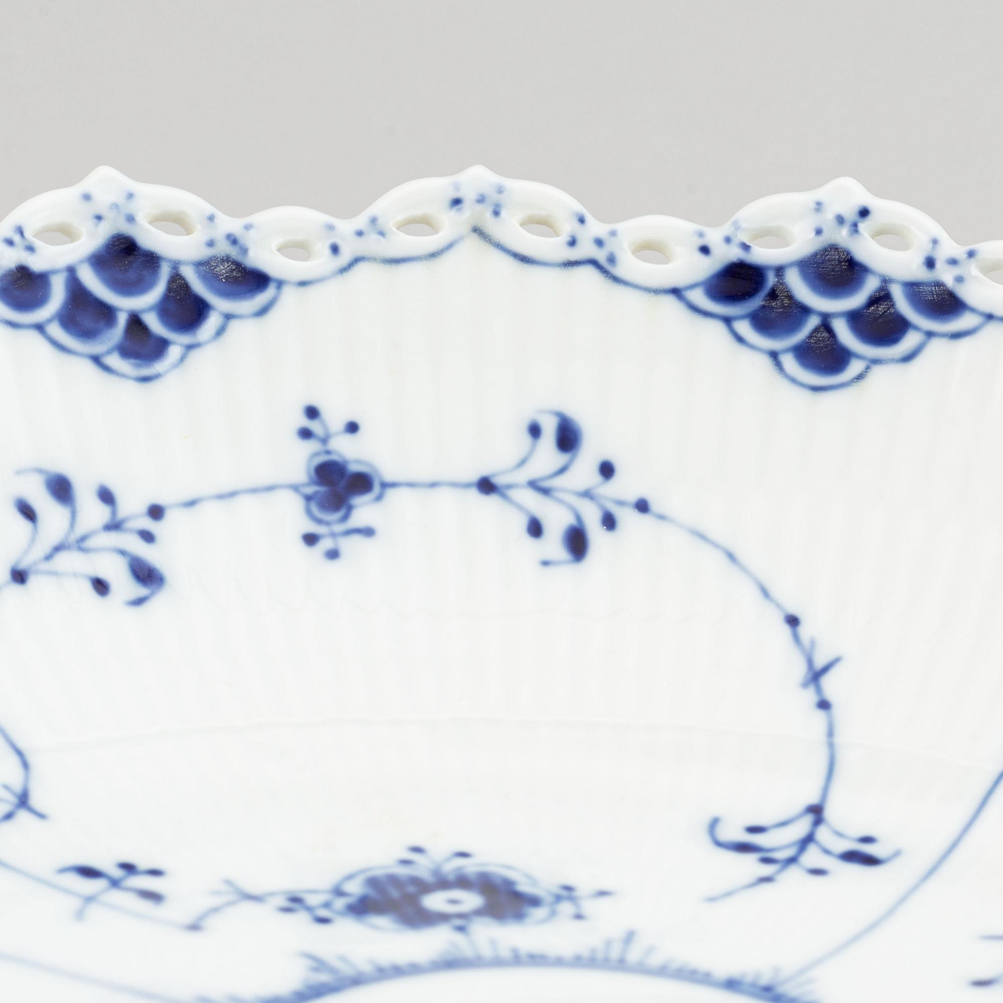 Royal Copenhagen,  a '1022' 'Musselmalet Full Lace' porcelain bowl, Denmark.
